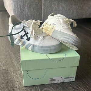 Off-White White and Gray Sneakers